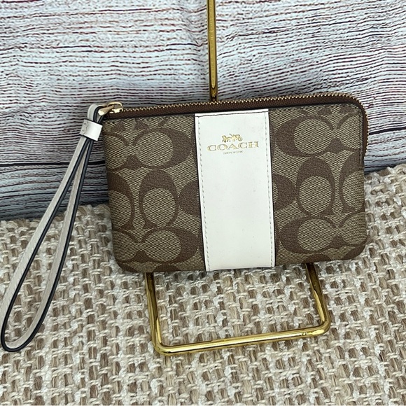 Coach signature canvas corner zip wristlet - Picture 5 of 5